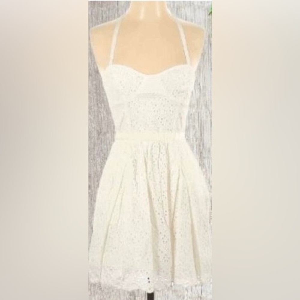 Aritzia Talula size 0 open back halter eyelet dress - Picture 15 of 16